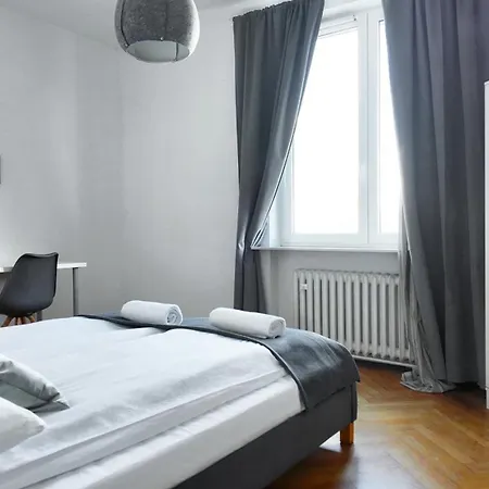 Bright Plac Muzealny In Perfect For Remote Work By Renters
